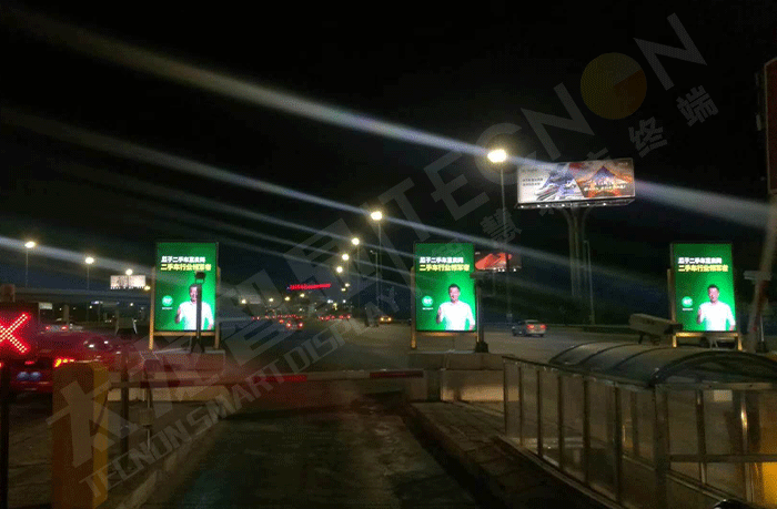 进京高速路口LED广告机